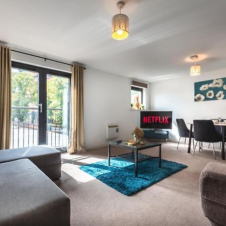Spacious Comfort Haven: 2-Bed Smart Stay with Free Parking Southampton Exterior photo