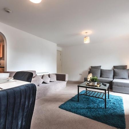 Spacious Comfort Haven: 2-Bed Smart Stay with Free Parking Southampton Exterior photo