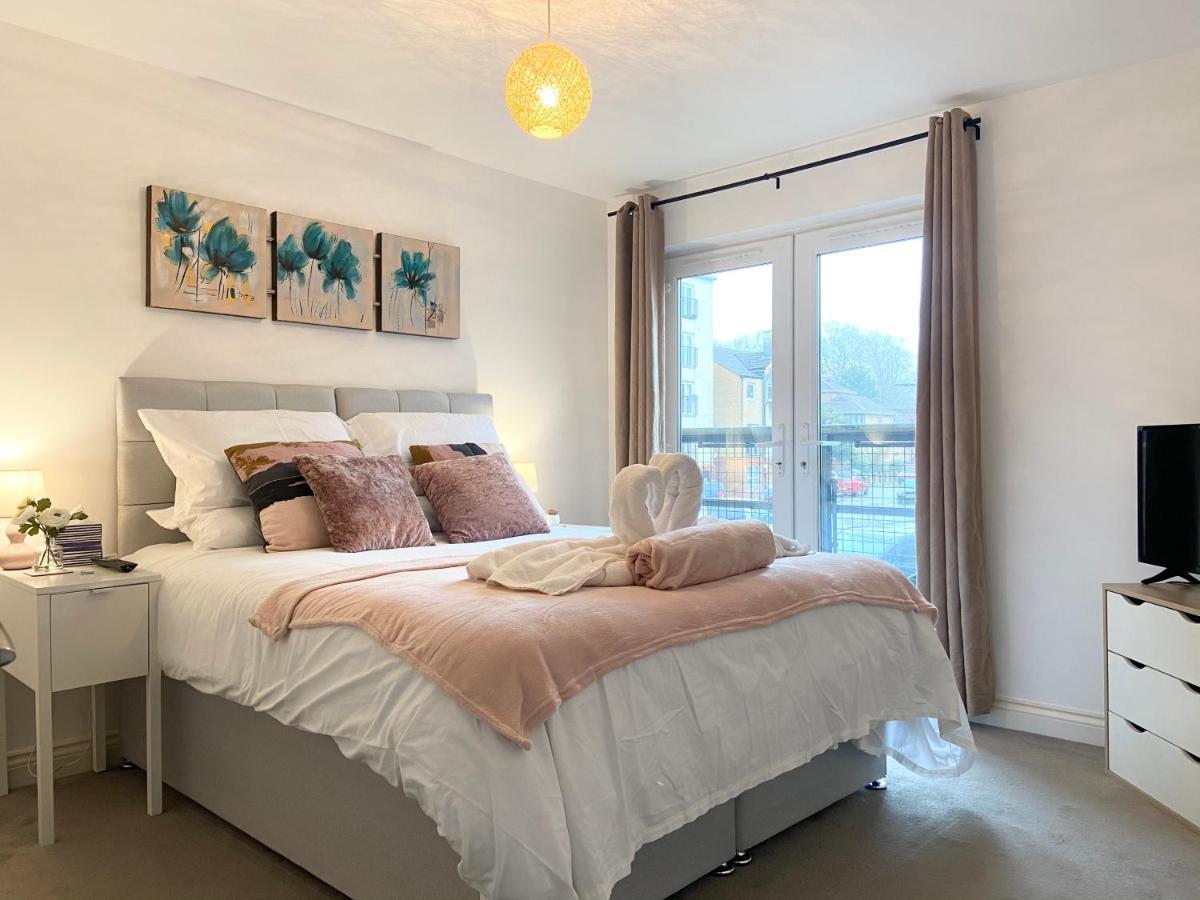 Spacious Comfort Haven: 2-Bed Smart Stay with Free Parking Southampton Exterior photo