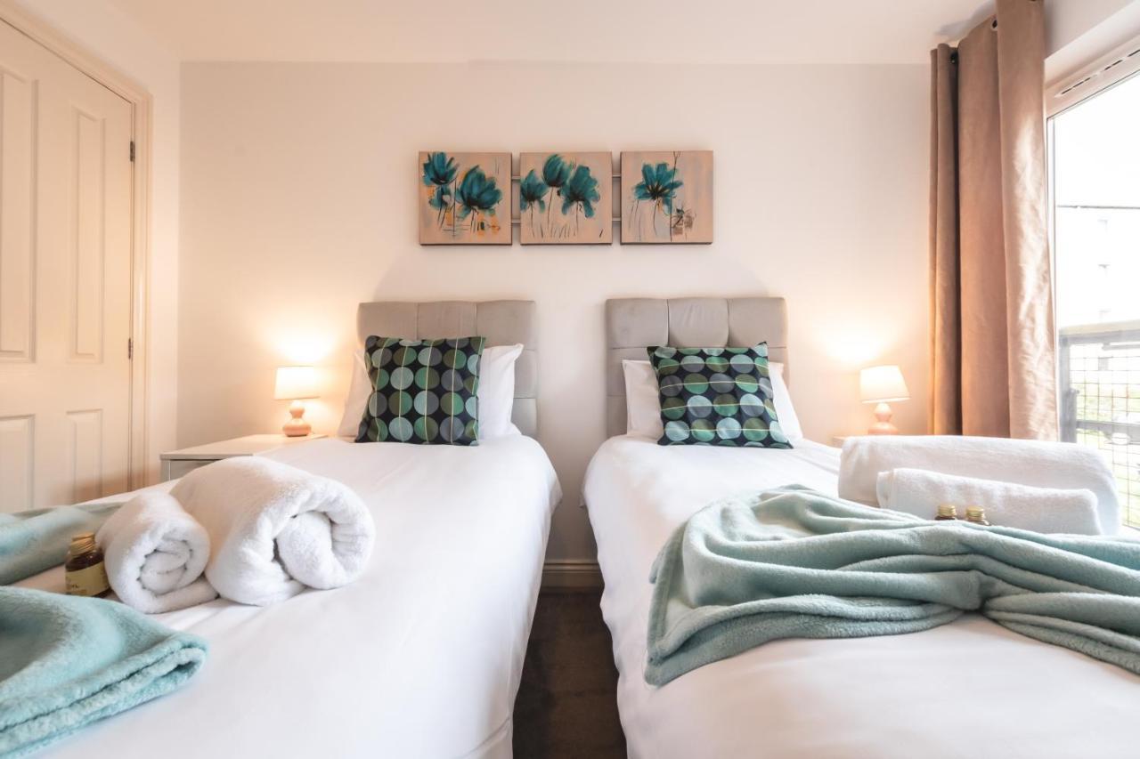 Spacious Comfort Haven: 2-Bed Smart Stay with Free Parking Southampton Exterior photo