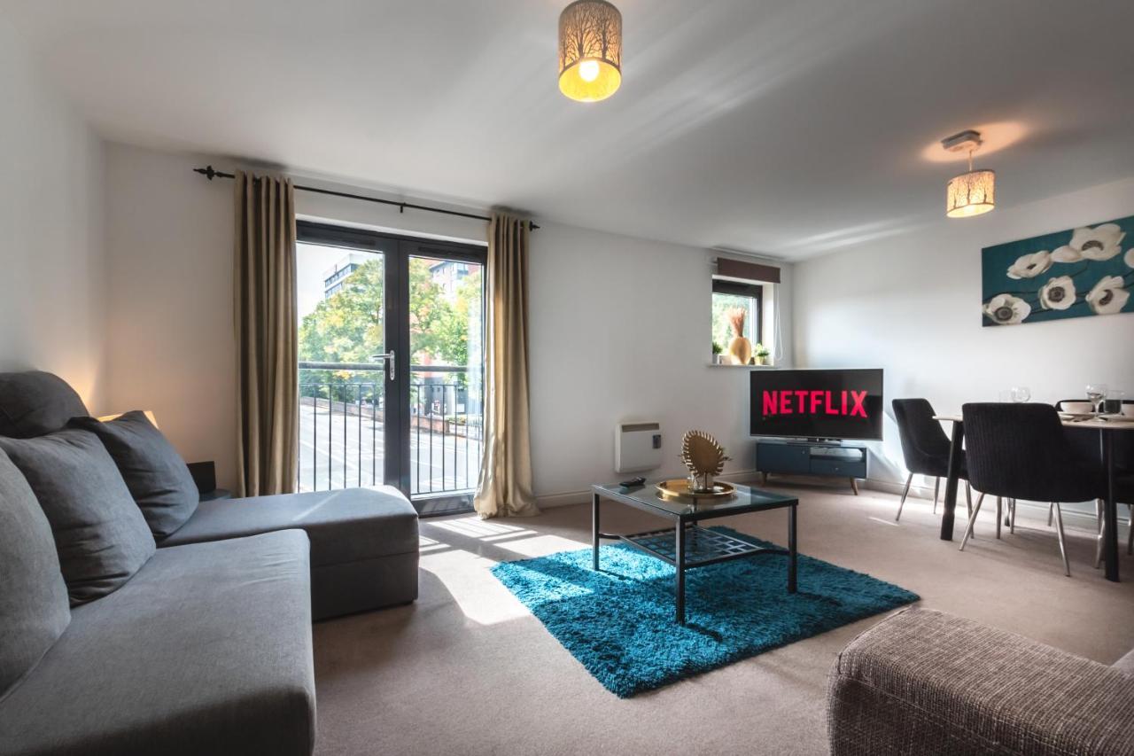 Spacious Comfort Haven: 2-Bed Smart Stay with Free Parking Southampton Exterior photo